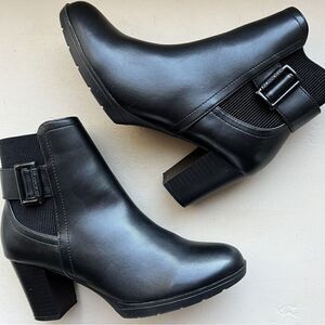 Anne Klein Rafe Black Faux Leather Ankle Boot w/ Zipper Side,Elastic Back Sz 9